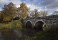 Pont d'ardoises à Corné©N. Van Ingen_propriété du Parc naturel régional utilisation interdite