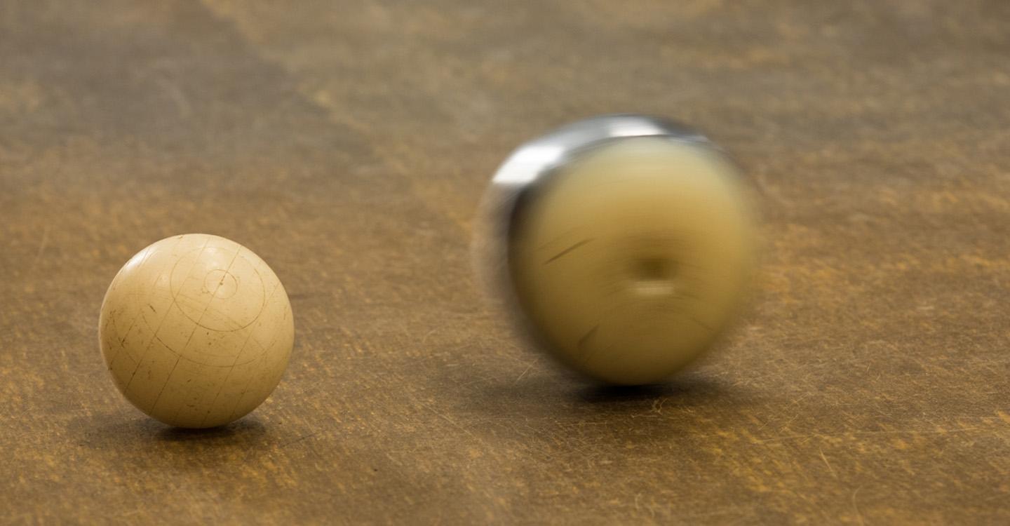 boule de fort à proximité d'un cochonnet