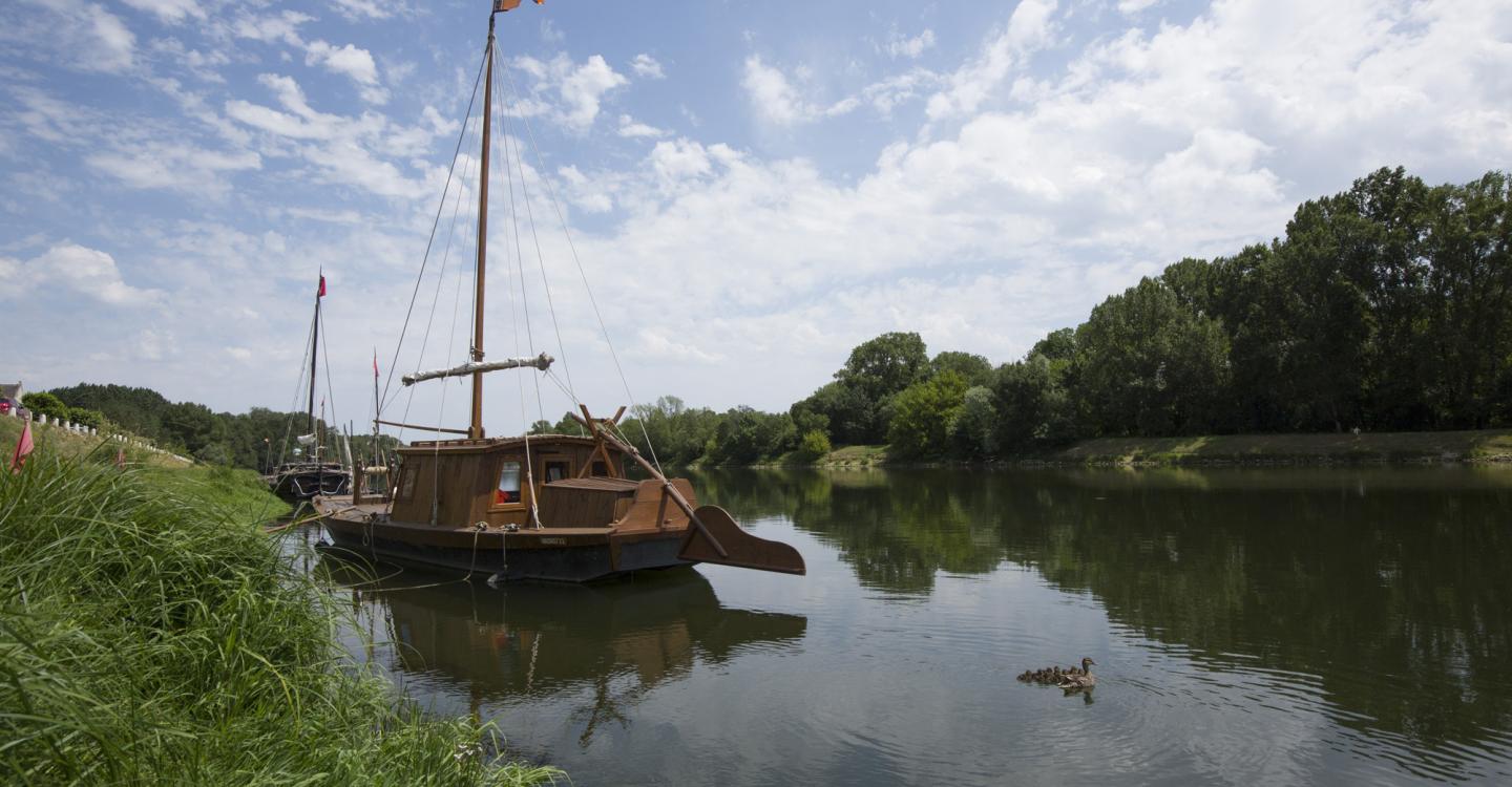 Bateau à Chouzé-sur-Loire©N. Van Ingen_propriété du Parc naturel régional utilisation interdite