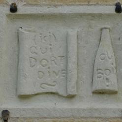 Plaque sculptée