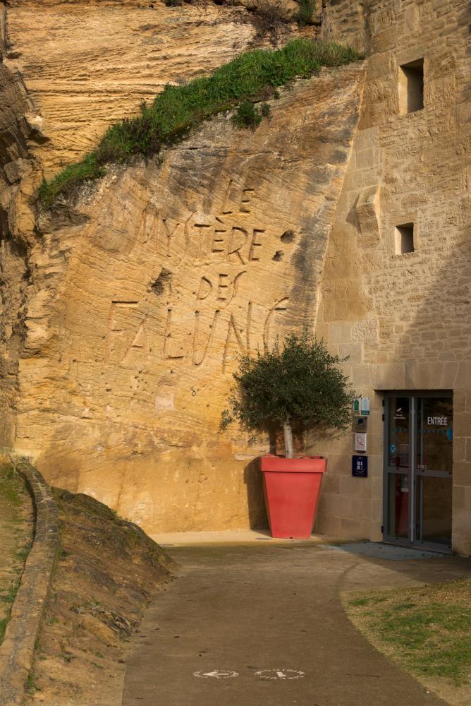 maison troglodyte pres de tours