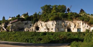 maison troglodyte pres de tours