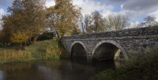 Pont d'ardoises à Corné©N. Van Ingen_propriété du Parc naturel régional utilisation interdite